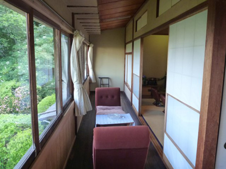 誰かが宿泊