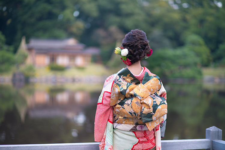 振袖と着物の違いとは？一種なの？袖の長さや種類、結婚式・成人式のマナーを徹底解説