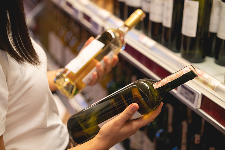 ワインに賞味期限はない？飲めるか見分ける3つのサインと保存のコツ