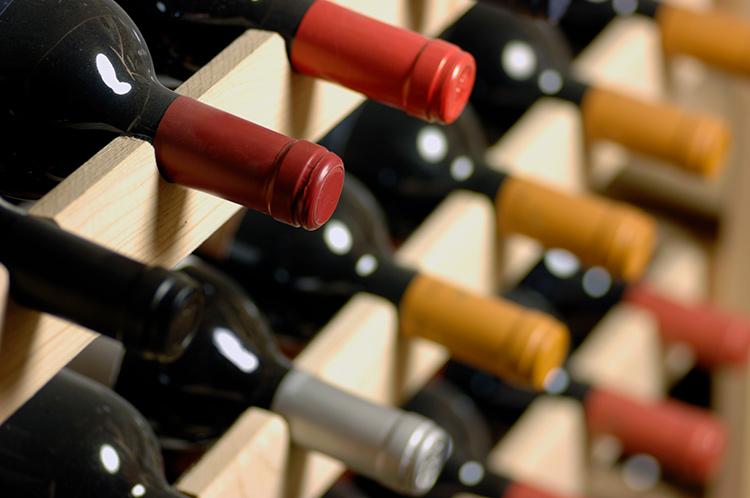 ワインに賞味期限はない？飲めるか見分ける3つのサインと保存のコツ